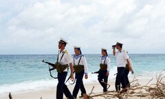 Câu chuyện về biển Đông