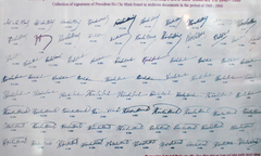 79 chữ ký của Bác Hồ