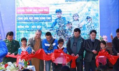 Bàn giao nhà bán trú và trao tặng áo ấm cho học sinh vùng cao