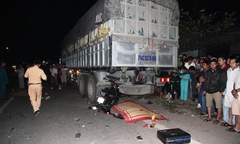 Ô tô tông xe máy, 3 người trong gia đình tử vong