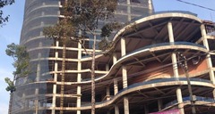 Điều tra nguyên nhân vụ sập sàn bê tông, 8 người bị thương