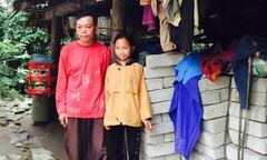 Đắng lòng chuyện cô bé lớp 6 nhặt đồng nát nuôi bố và hai em