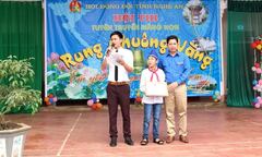 Tỉnh đoàn trao bằng khen cho học sinh lớp 7 trả lại 20 triệu đồng nhặt được