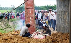 Truy tìm tài xế gây tai nạn khiến một phụ nữ chết vùi trong đất