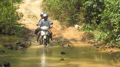 Cho xe băm nát đường, nguyên cán bộ xã còn hăm dọa dân