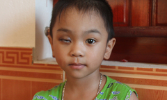 “Mẹ ơi, bao giờ con có… mắt mới?”