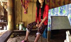 Cảm thương số phận của người đàn bà tật nguyền trong căn nhà dột nát