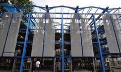 Hà Nội: Lắp giàn đỗ xe ô tô  "khủng " ven đê sông Hồng