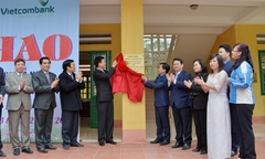 Chủ tịch nước dự lễ bàn giao 08 phòng học chức năng của Vietcombank