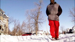 Người đàn ông đi bộ 10 năm đã có được xe hơi mới