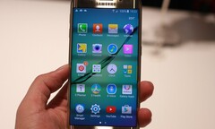 Cận cảnh Samsung Galaxy S6 Edge