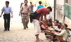 Ăn xin, trách nhiệm thuộc về ai?