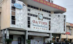 Người đàn ông ném xăng, đốt phòng bán vé ga Vinh