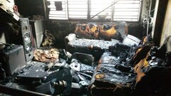 Cháy lớn, cả gia đình 5 người mắc kẹt trong ngôi nhà 5 tầng