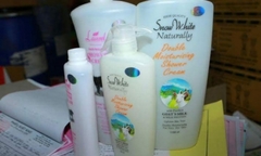 Đột kích cơ sở sản xuất sữa tắm giả mang thương hiệu tại Hà Nội