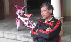 Vụ bé 30 tháng tử vong: Nỗi đau người đầu bạc tiễn kẻ đầu xanh