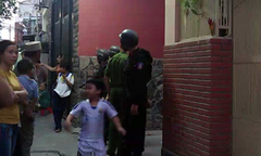 Hàng trăm cảnh sát đột kích nhà đàn em của trùm ma túy