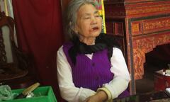 Cụ bà  "bồ tát " mê làm từ thiện