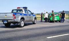 Quảng Bình: Truy đuổi nóng xe taxi chở  "chất trắng "