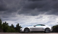  "Soi " siêu xe Aston Martin DB10 của điệp viên 007 - James Bond