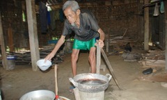 Xót thương cảnh sống cô độc của cụ ông 81 tuổi trong túp lều rách