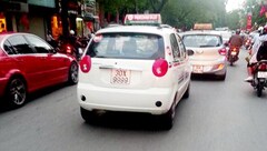 Taxi  "cỏ " biển tứ quý 9 Hà Nội khiến đại gia phát thèm