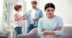Những cách để  "sống chung với mẹ chồng " khó tính