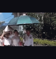 Xôn xao clip cô dâu bị người yêu cũ của chú rể tạt bùn vào mặt trong ngày cưới