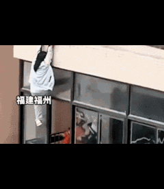 Chàng nhân viên cứu hộ nhỡ  "động chạm " cô gái đang có ý định tự sát, 3 tháng sau hai người nên duyên vợ chồng