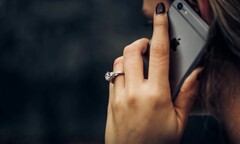 Người đàn ông kiếm được 44 tỷ đồng nhờ nghe lén điện thoại của vợ, mánh khỏe phía sau khiến nhiều người bất ngờ