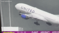 Video: Máy bay Boeing 777 chở 249 người bất ngờ rơi bánh khi vừa cất cánh