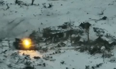 M2 Bradley Ukraine dội hỏa lực, áp đảo xe tăng T-90M Nga