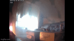 Clip: Thót tim khoảnh khắc pin xe Scooter phát nổ, gây hỏa hoạn