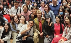 Khán giả “phát sốt” trước sự xuất hiện bất ngờ của nam-nữ chính phim “Đào, phở và piano” ở rạp