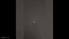 Khoảnh khắc chiếc máy bay bị sét đánh ngay sau khi cất cánh