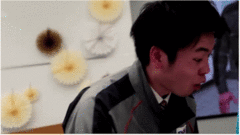 Đúng ngày 8/3, nam giới Nhật Bản trải nghiệm cơn đau bụng kinh mô phỏng để cảm thông cho đồng nghiệp nữ 