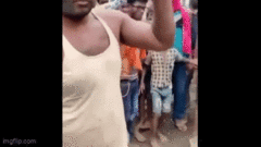 Người đàn ông nhận cái kết đắng khi trêu đùa với rắn hổ mang