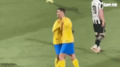 Clip: Pha ăn mừng  "khiếm nhã " mà Ronaldo giải thích  "là hành động thường thấy ở Châu Âu "