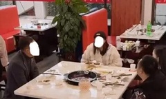 Đi xem mắt, anh chàng ăn uống no say rồi chuồn để cô gái thanh toán nhưng ai nấy đều ủng hộ