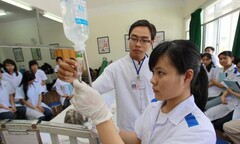 Hai trường đại học thông báo tăng học phí các ngành sức khỏe