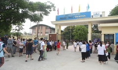 Các thí sinh Hà Nội bước vào ngày đầu tiên của kỳ thi vào lớp 10 với tỉ lệ chọi khắc nghiệt