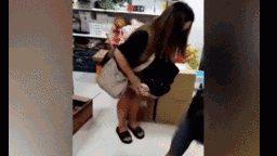 Thấy người phụ nữ có bụng to bất thường, bảo vệ sửng sốt khi phát hiện thứ bên trong