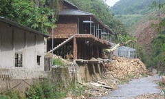 Cao Sơn (Đà Bắc - Hòa Bình):  Xử lý hời hợt 5 chòi bê tông xây trái phép, lấn chiếm suối Láo