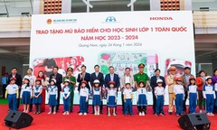 Honda Việt Nam phát động trao tặng mũ bảo hiểm cho học sinh lớp 1 khu vực miền Trung