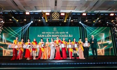 Vinh danh ban lãnh đạo cấp cao thương hiệu Lurcinn tại hội nghị da liễu quốc tế 2024 