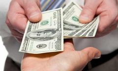 Quỳ lậy người thân, lấy tiền cho vay nợ!