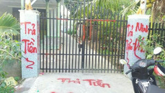 Liên tục bị khủng bố đòi nợ nhầm vì mua nhà của “chúa chổm”