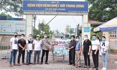 Quỹ phát triển Hoa lan Việt Nam trao trang thiết bị trị giá 1,2 tỷ đồng cho BV Nhiệt đới Trung ương II