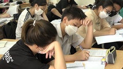 Hà Nội: Học sinh lớp 9 chạy đua nước rút trước kỳ thi vào lớp 10