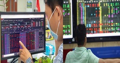 Chứng khoán giảm mạnh, nhà đầu tư nên làm gì?